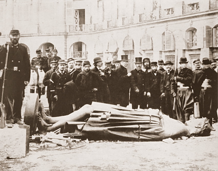 Queda da coluna de Vendôme durante a Comuna de Paris, maio de 1871. Fotografia: Bruno Braquehais/National Gallery of Victoria