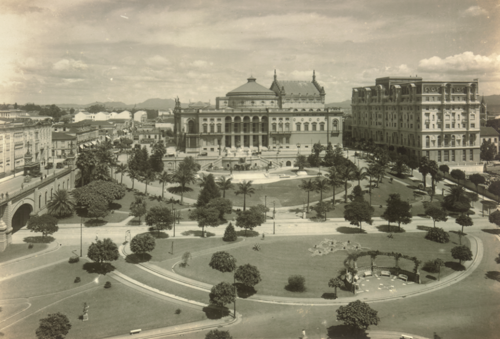O Theatro Municipal de São Paulo no início da década de 1920.